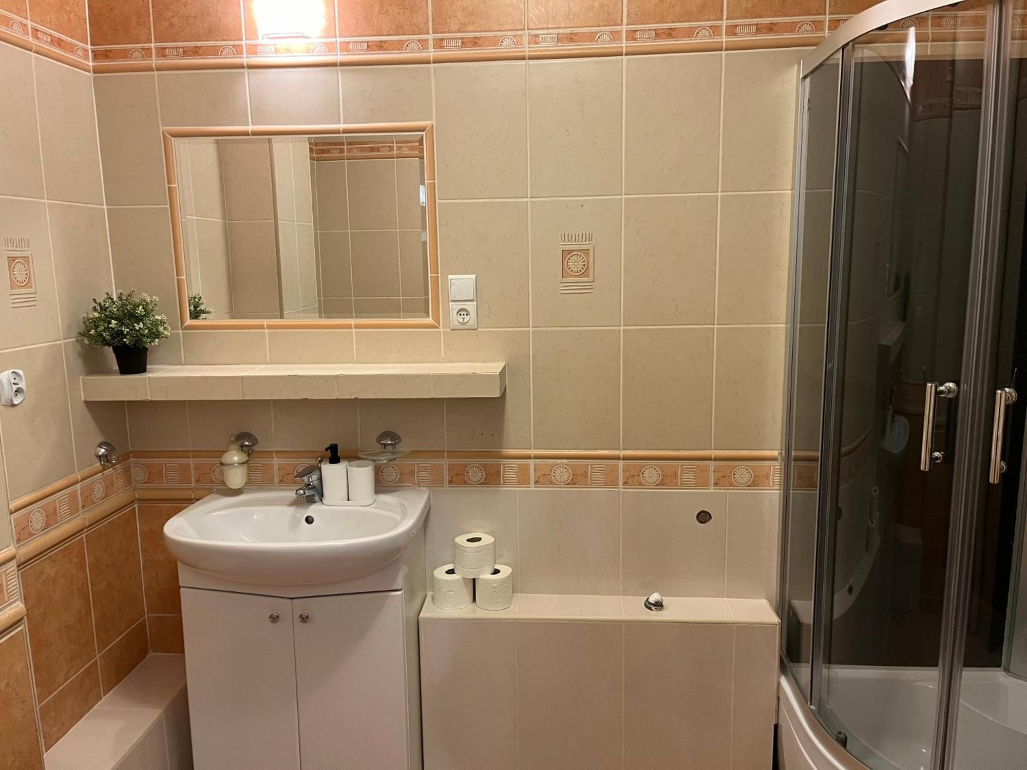 Coser Apartamenty Grzybowska Varşovia Exterior foto