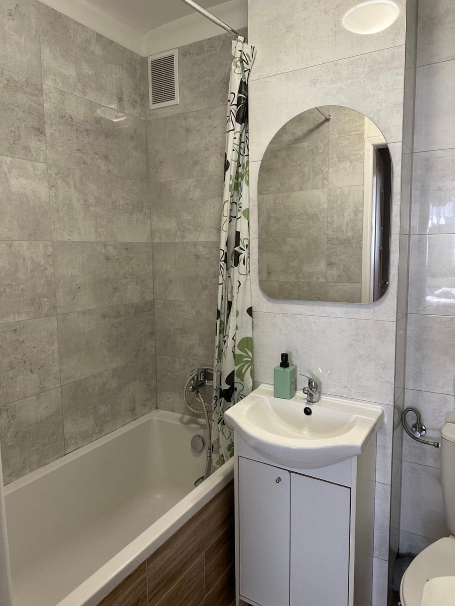 Coser Apartamenty Grzybowska Varşovia Exterior foto