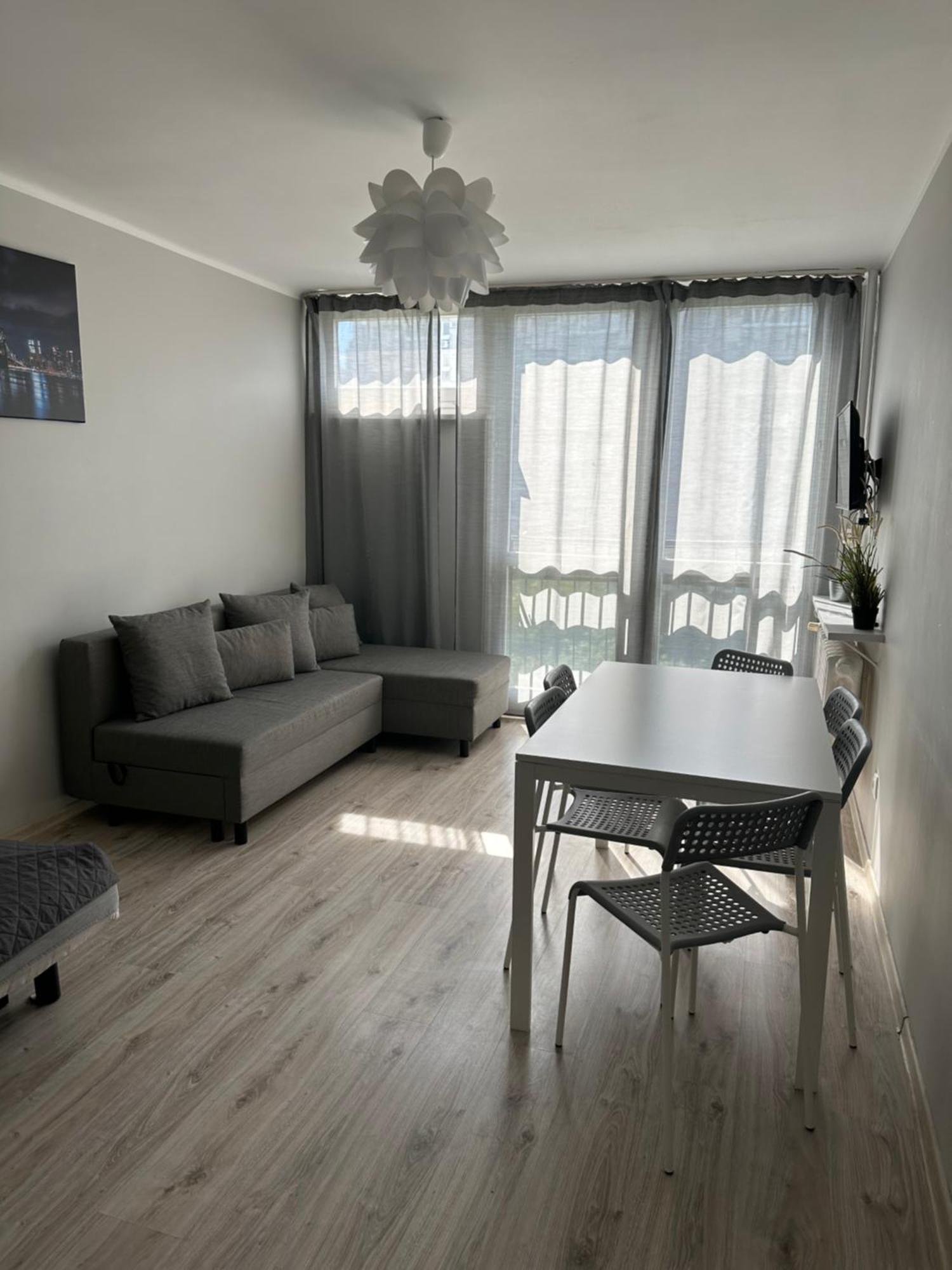 Coser Apartamenty Grzybowska Varşovia Exterior foto