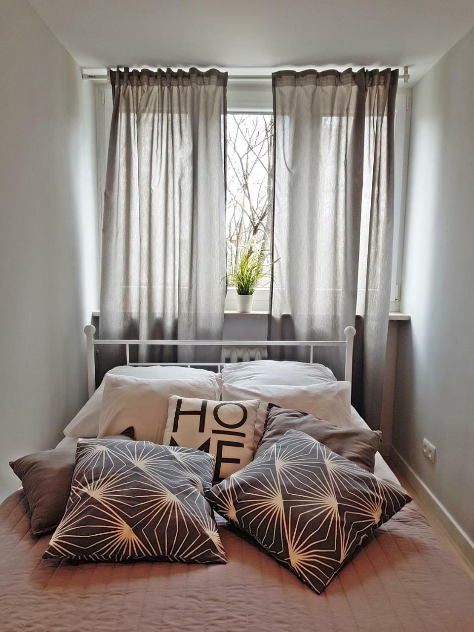 Coser Apartamenty Grzybowska Varşovia Exterior foto